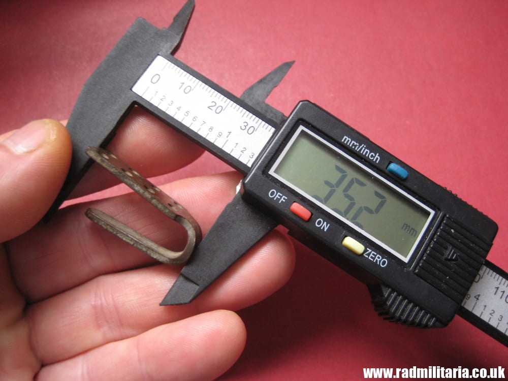 & WW2 nazi German BELT HOOK (Seitenhaken) marked: RZM UE81 belt hanger. - Image 7