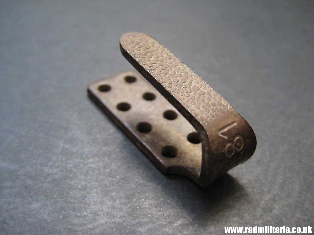 & WW2 nazi German BELT HOOK (Seitenhaken) marked: RZM UE81 belt hanger. - Image 8