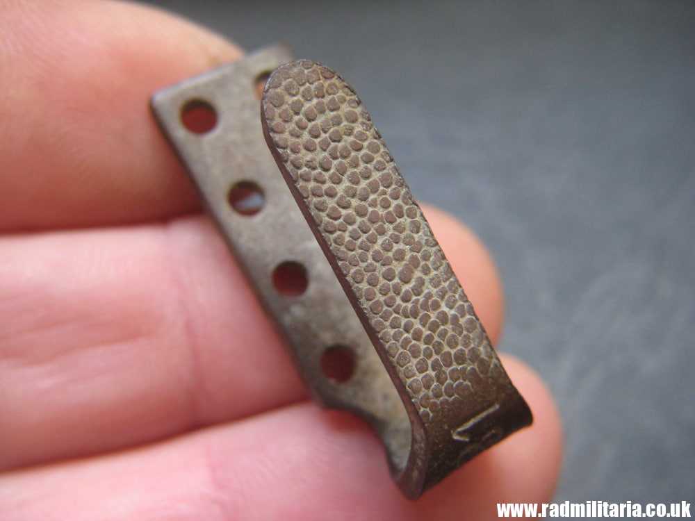 & WW2 nazi German BELT HOOK (Seitenhaken) marked: RZM UE81 belt hanger. - Image 2