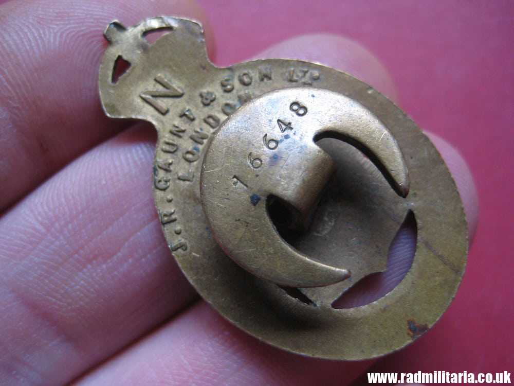 & WW1 British metal BADGE 1915 - ON WAR SERVICE no. 16648, maker: J.R. Gaunt & Son Ltd LONDON. - Image 3