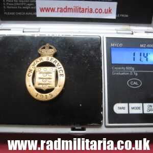 & WW1 British metal BADGE 1915 - ON WAR SERVICE no. 16648, maker: J.R. Gaunt & Son Ltd LONDON.