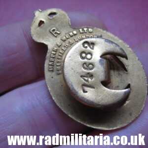 & WW1 original British BADGE 1915 - ON WAR SERVICE no. R 74682, maker: MAPPIN & WEBB Ltd Sheffield & London