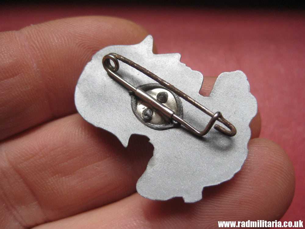 & WW2 German PLASTIC BADGE: Wehrmacht SOLDIER'S HEAD with HELMET, silver color. - Image 3