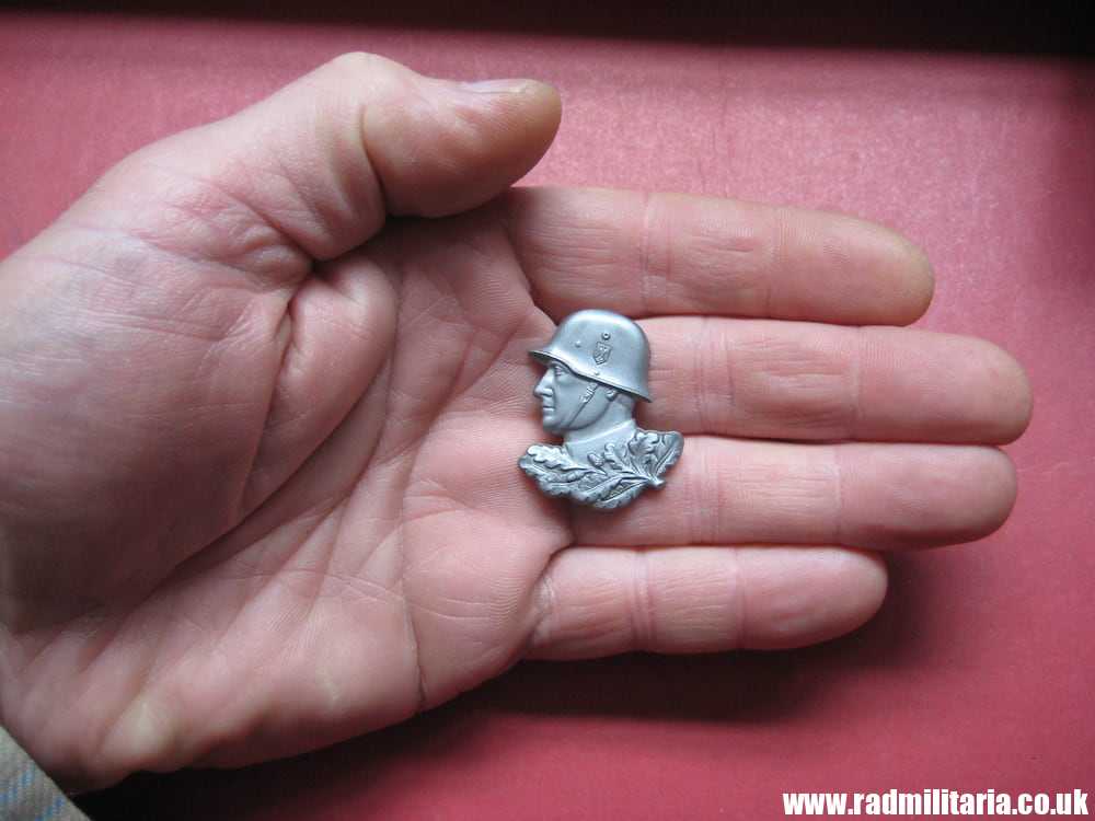 & WW2 German PLASTIC BADGE: Wehrmacht SOLDIER'S HEAD with HELMET, silver color. - Image 4