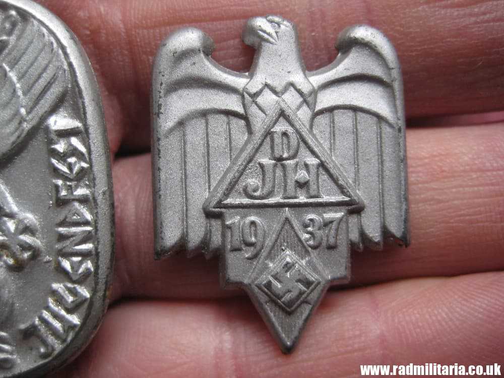 & German HITLER YOUTH HJ TINNIE BADGES set of 2 - genuine ! - Image 7