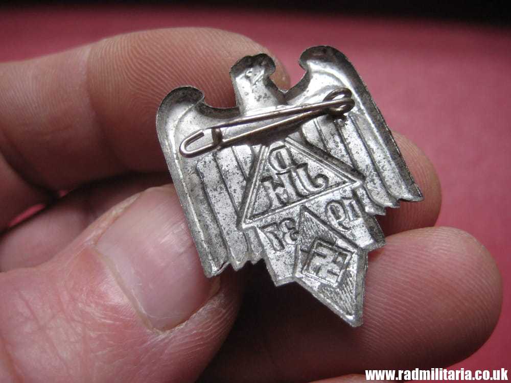 & German HITLER YOUTH HJ TINNIE BADGES set of 2 - genuine ! - Image 12