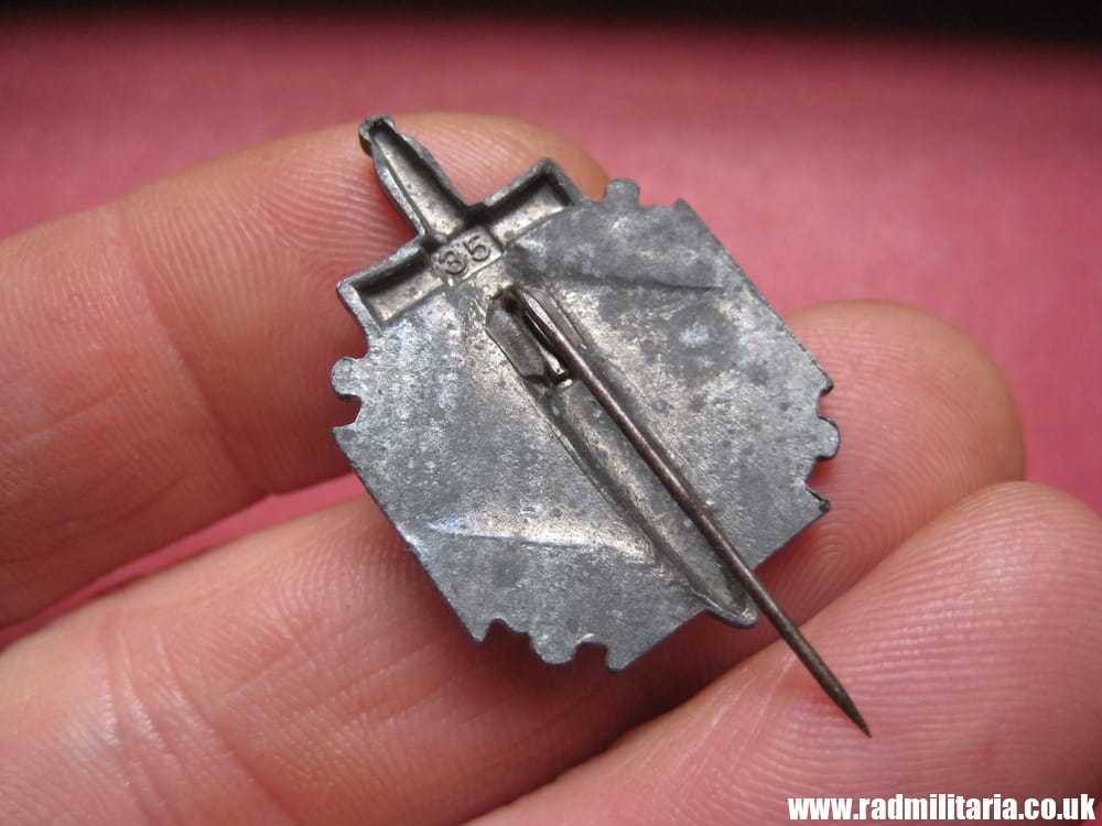 & WW2 small nazi GERMAN zinc BADGE with Iron Cross and swastika, maker: "35", very good condition. - Image 5