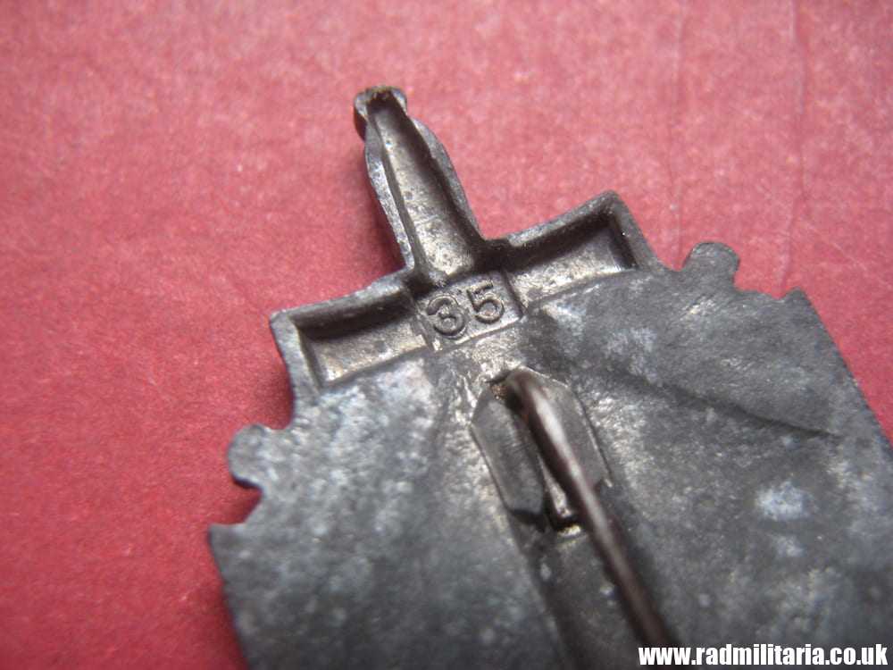 & WW2 small nazi GERMAN zinc BADGE with Iron Cross and swastika, maker: "35", very good condition. - Image 6