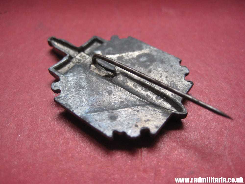 & WW2 small nazi GERMAN zinc BADGE with Iron Cross and swastika, maker: "35", very good condition. - Image 3