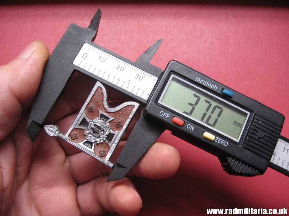 & WW2 German PLASTIC tinnie BADGE: WHW FLAG - Aufklarungsabteilung SU 25, very good condition. - Image 8