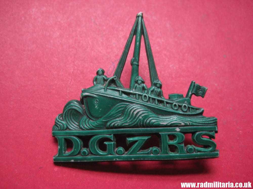 & WW2 German PLASTIC BADGE: D.G.z.R.S., dark green color - Winterhilfe ? - Image 2