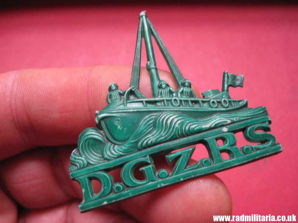 & WW2 German PLASTIC BADGE: D.G.z.R.S., dark green color - Winterhilfe ?
