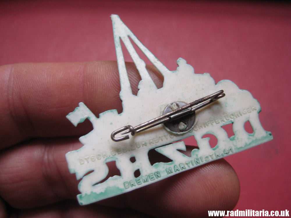 & WW2 German PLASTIC BADGE: D.G.z.R.S., dark green color - Winterhilfe ? - Image 3