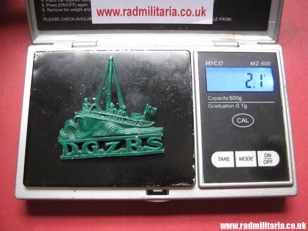 & WW2 German PLASTIC BADGE: D.G.z.R.S., dark green color - Winterhilfe ? - Image 7