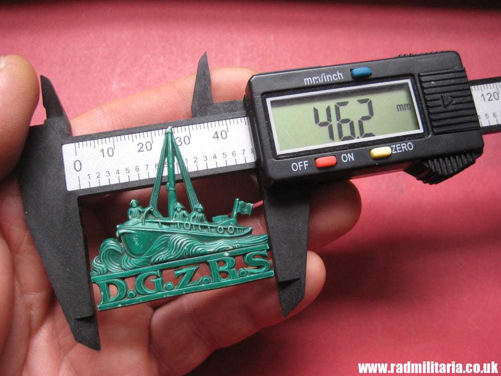 & WW2 German PLASTIC BADGE: D.G.z.R.S., dark green color - Winterhilfe ? - Image 8