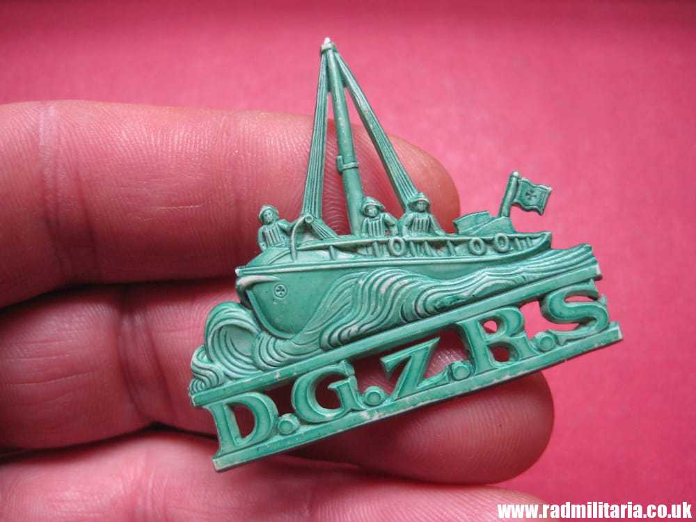 & WW2 German PLASTIC BADGE: D.G.z.R.S., Winterhilfe ? - Image 2