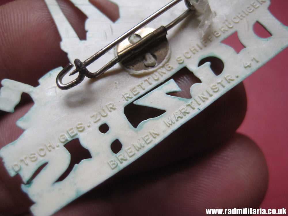 & WW2 German PLASTIC BADGE: D.G.z.R.S., Winterhilfe ? - Image 4
