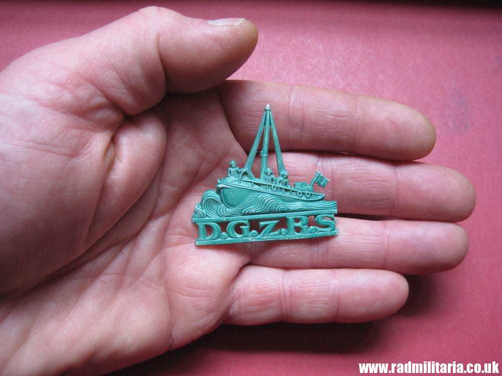 & WW2 German PLASTIC BADGE: D.G.z.R.S., Winterhilfe ? - Image 5