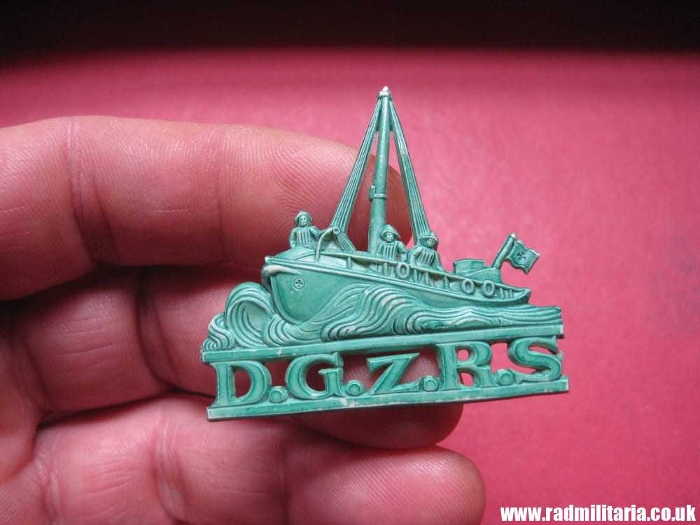 & WW2 German PLASTIC BADGE: D.G.z.R.S., Winterhilfe ?