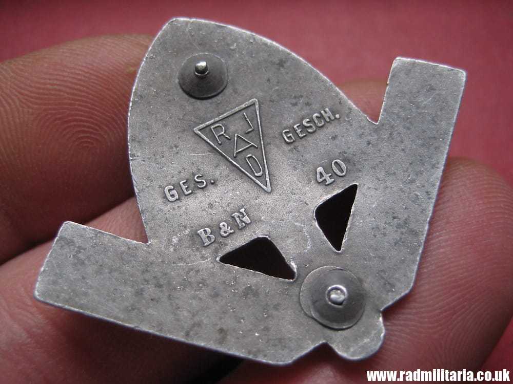 & original WW2 RAD LABOUR CAP BADGE - maker: B&N 40 RADJ. GES - GESCH aluminum. - Image 4