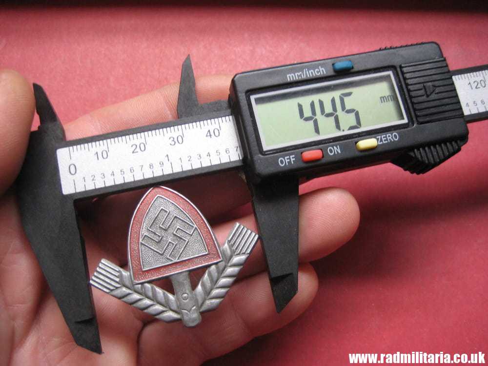 & original WW2 RAD LABOUR CAP BADGE - maker: B&N 40 RADJ. GES - GESCH aluminum. - Image 7