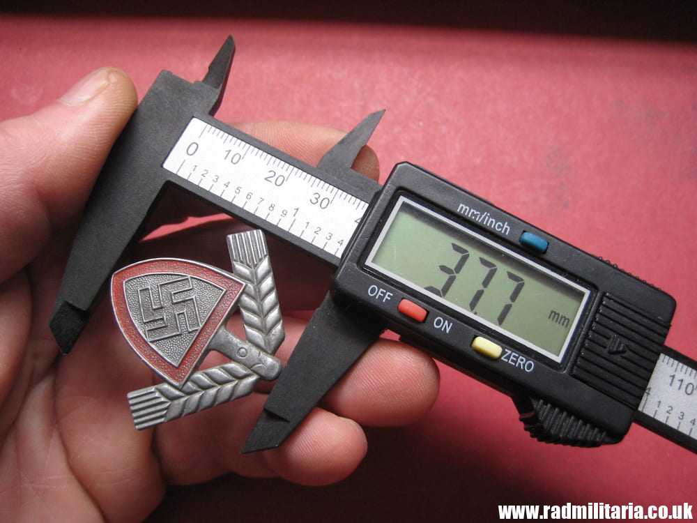 & original WW2 RAD LABOUR CAP BADGE - maker: B&N 40 RADJ. GES - GESCH aluminum. - Image 8