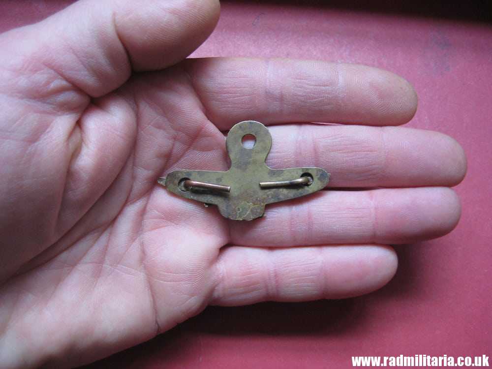 & WW2 Royal Air Force CAP BADGE RAF original badge, genuine ! - Image 7