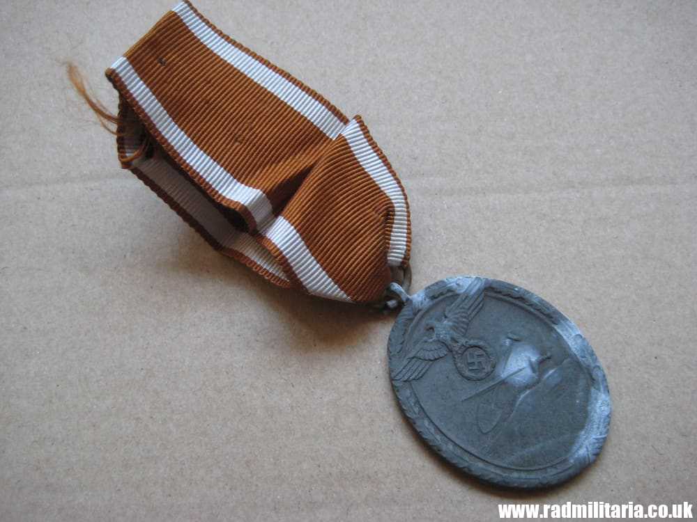 & WW2 German WESTWALL Medal DEUTSCHES SCHUTZWALL-EHRENZEICH with original ribbon. - Image 5
