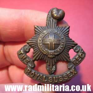 & WW1/WW2 British CAP BADGE: THE ROYAL SUSSEX REGT officers bronze badge - J.R. Gaunt.