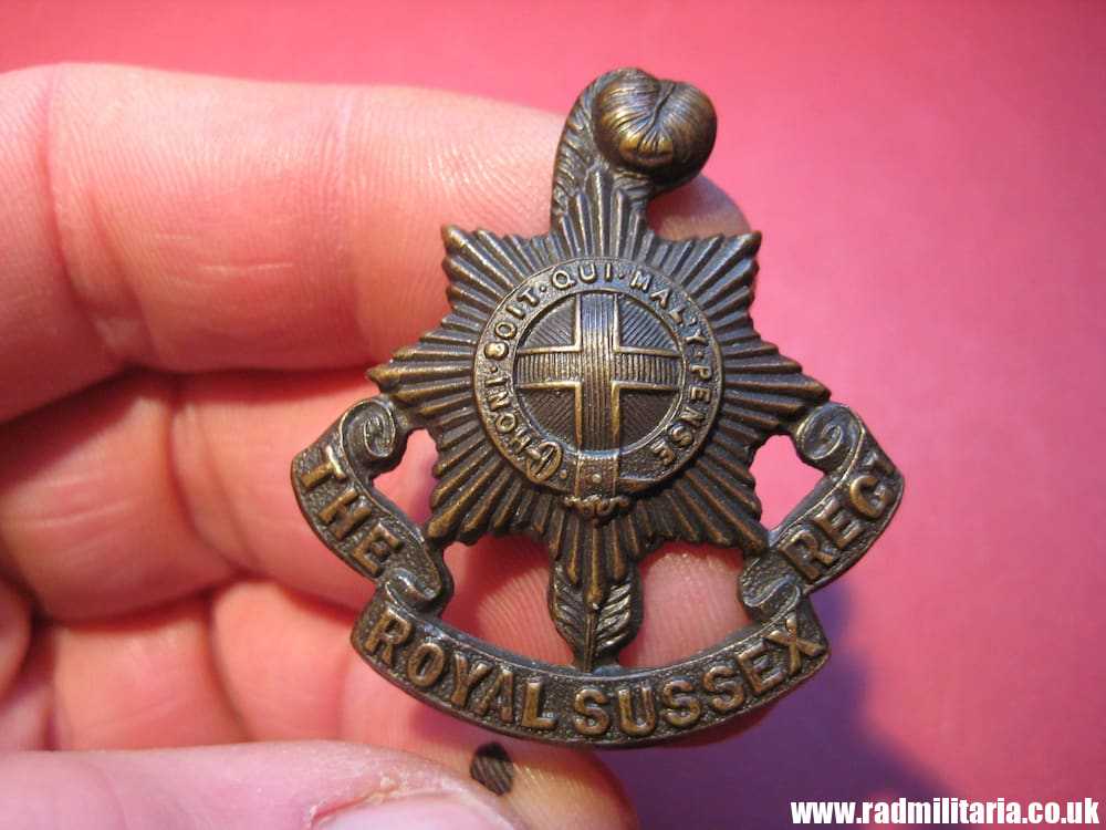 & WW1/WW2 British CAP BADGE: THE ROYAL SUSSEX REGT officers bronze badge - J.R. Gaunt.