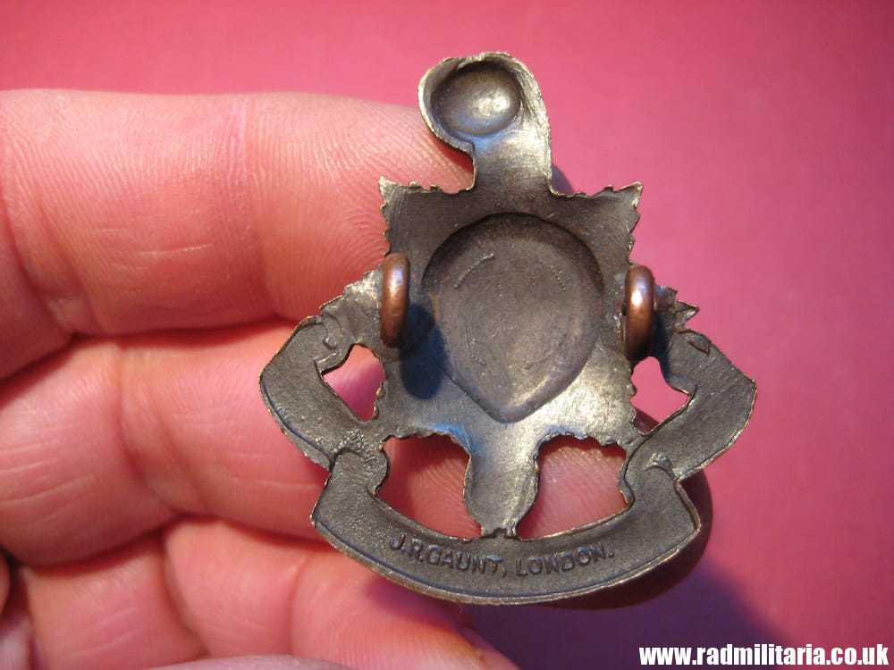 & WW1/WW2 British CAP BADGE: THE ROYAL SUSSEX REGT officers bronze badge - J.R. Gaunt. - Image 7