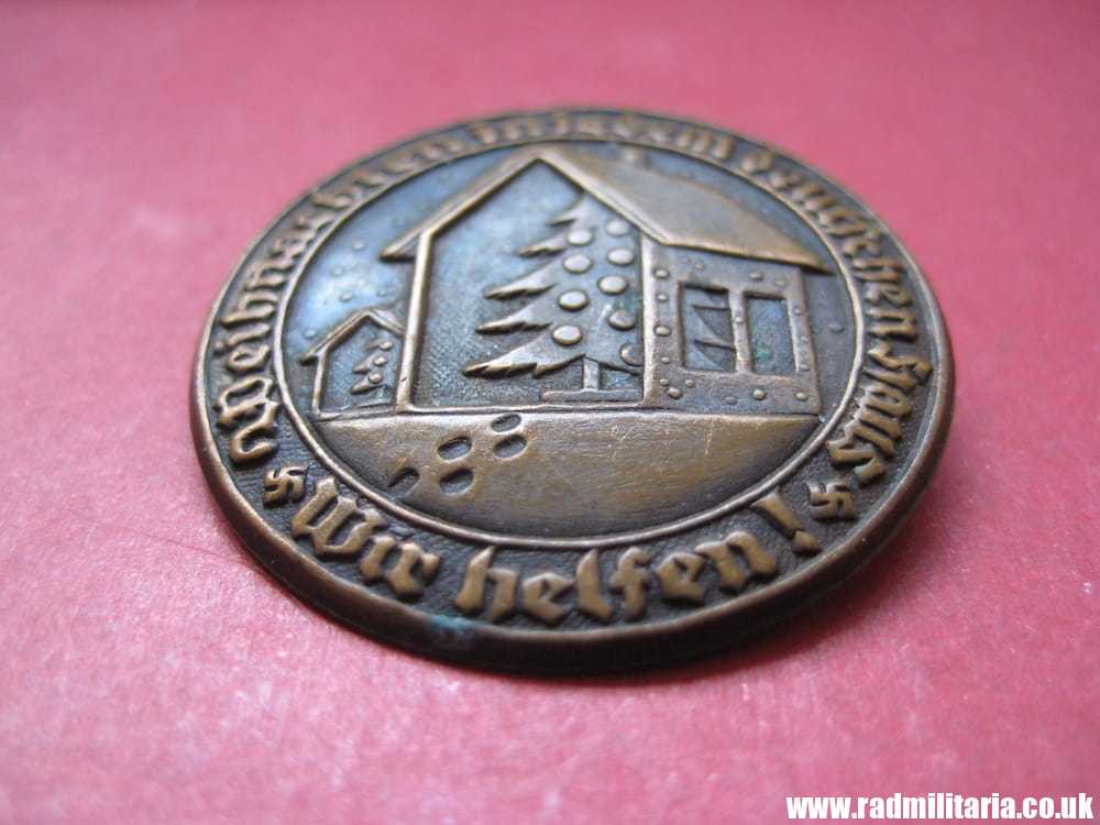 & WW2 original German WHW TINNIE BADGE - Wir Helfen Weihnachten im jedem Deutschen Hause.