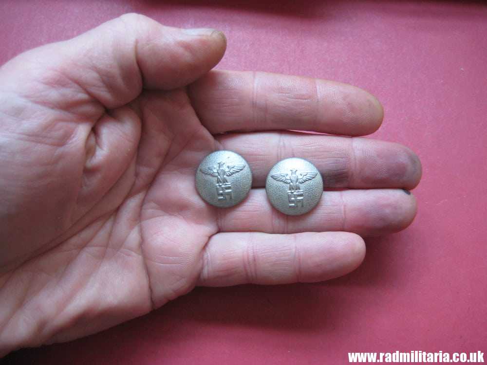 & WW2 PAIR of German NSDAP BUTTONS with eagle, rare RZM marks: RZM M5/117/8 Berg & Nolte Ludenscheid. - Image 10