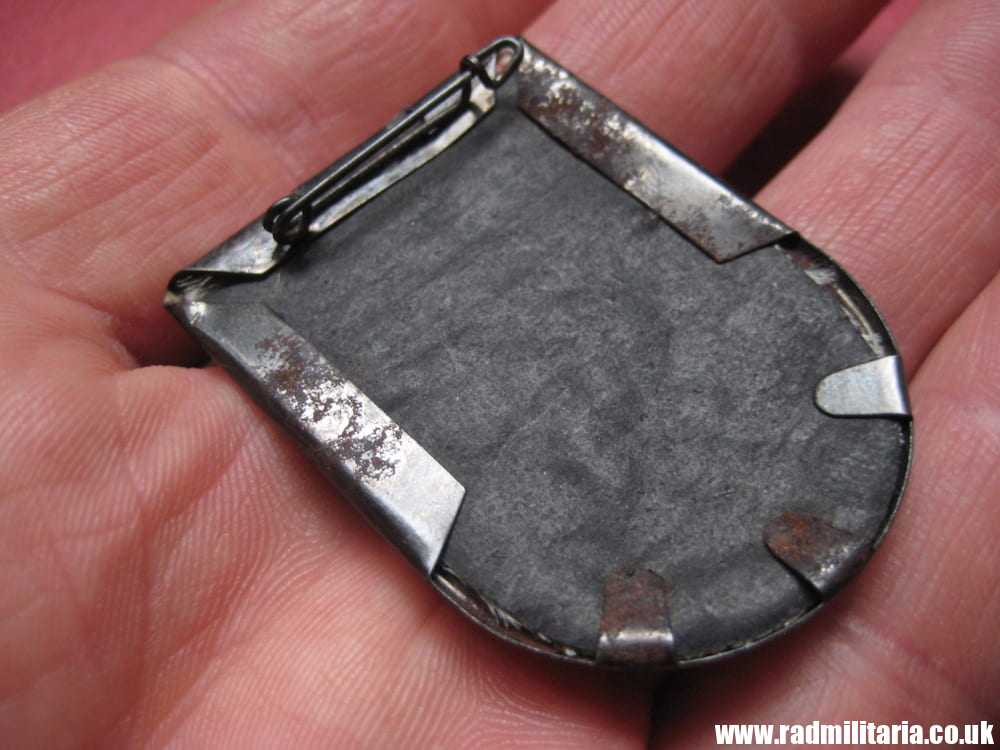 & original German TINNIE BADGE - W.H.W. Pommern. - Image 6