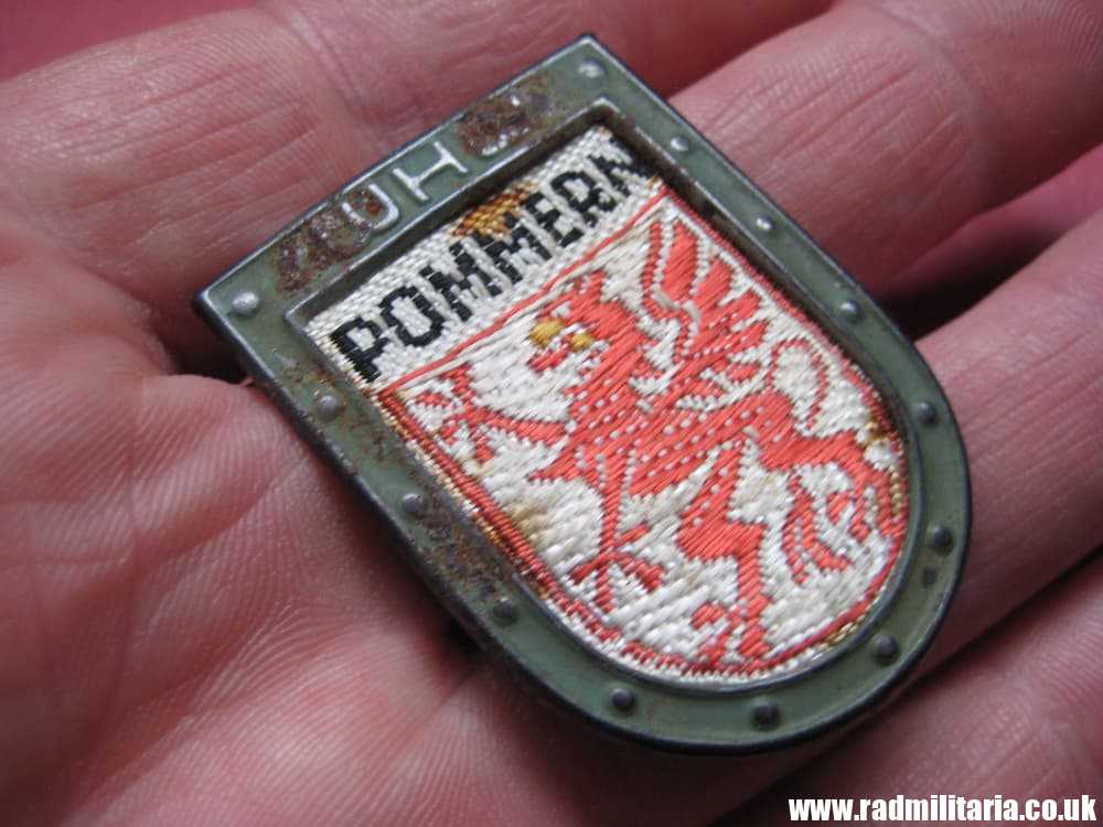 & original German TINNIE BADGE - W.H.W. Pommern.