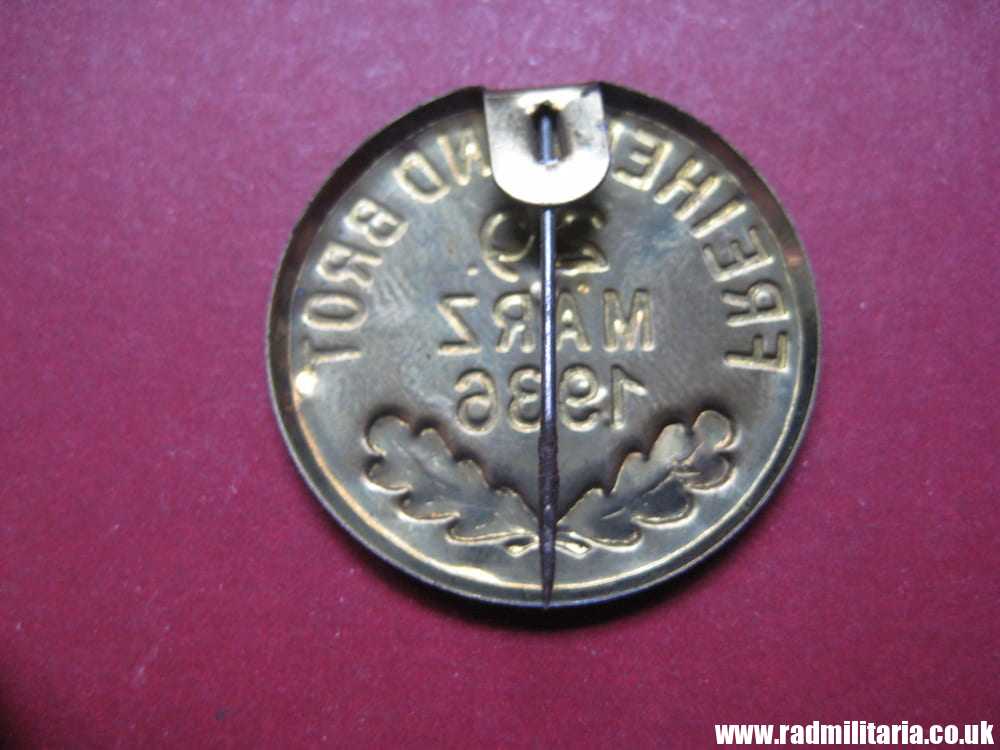 & pre WW2 original German TINNIE Badge: FREIHEIT UND BROT 29. Marz 1936 - election badge perfect cond. - Image 3