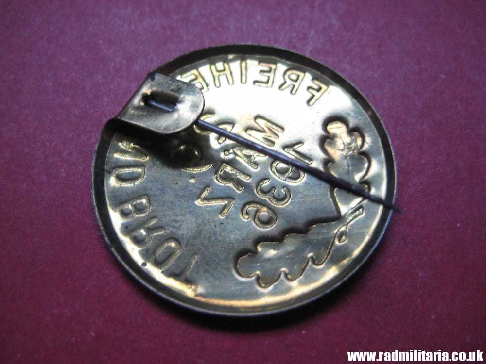 & pre WW2 original German TINNIE Badge: FREIHEIT UND BROT 29. Marz 1936 - election badge perfect cond. - Image 2