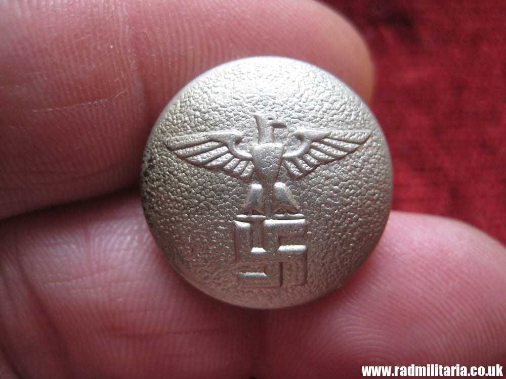 & WW2 German NSDAP BUTTON, marked: RZM 24, very good condition. - Image 2
