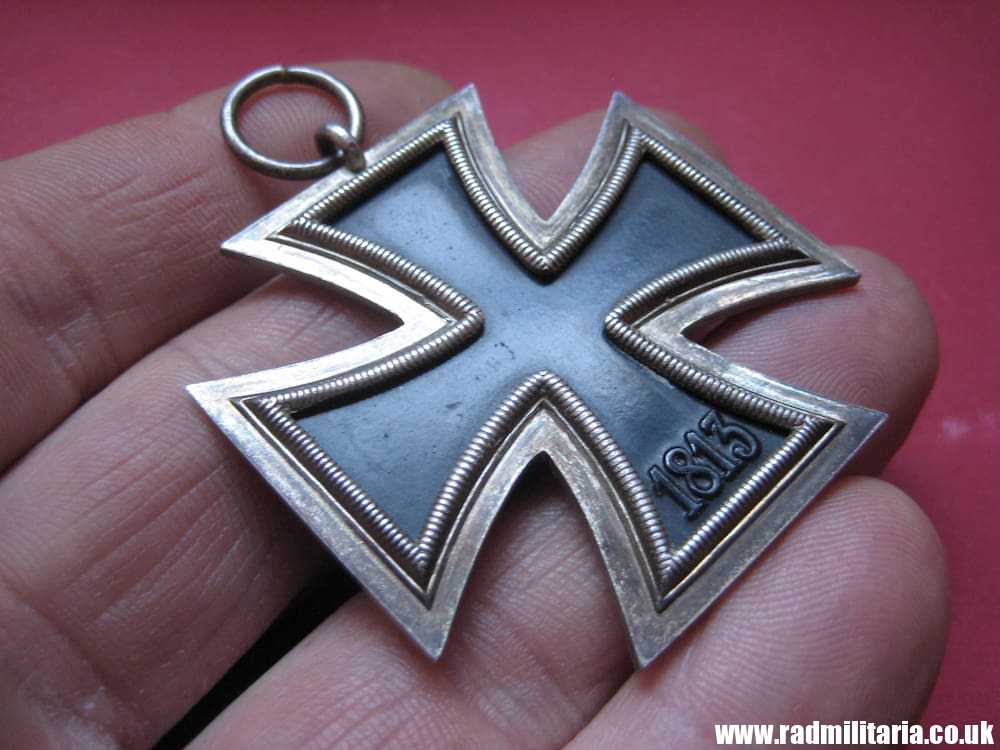 & original WW2 German IRON CROSS 2nd class in very good condition - Genuine ! - Image 2