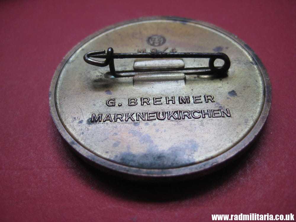 & WW2 German TINNIE BADGE - REICHSPARTEITAG 1939, maker: G. BREHMER Markneukirchen RZM M9/4. - Image 5