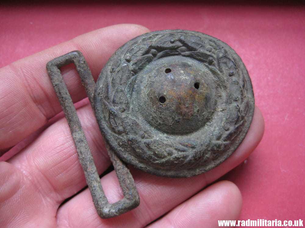 & WW1 or WW2 unknown German BELT BUCKLE badly damaged - metal detecting find.