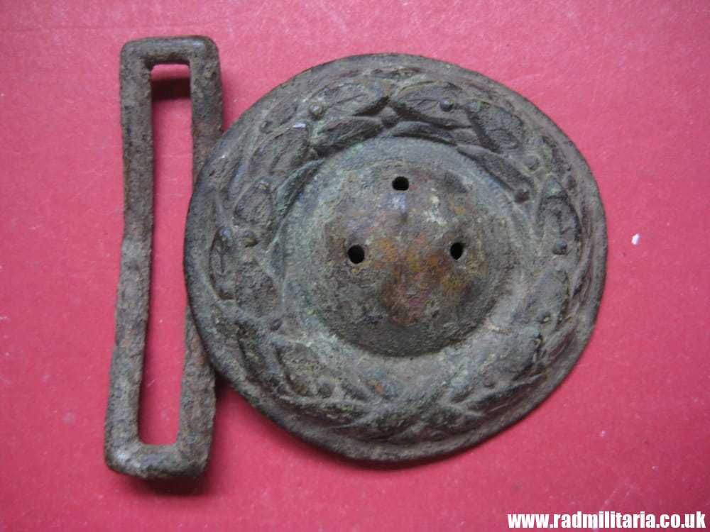 & WW1 or WW2 unknown German BELT BUCKLE badly damaged - metal detecting find. - Image 4