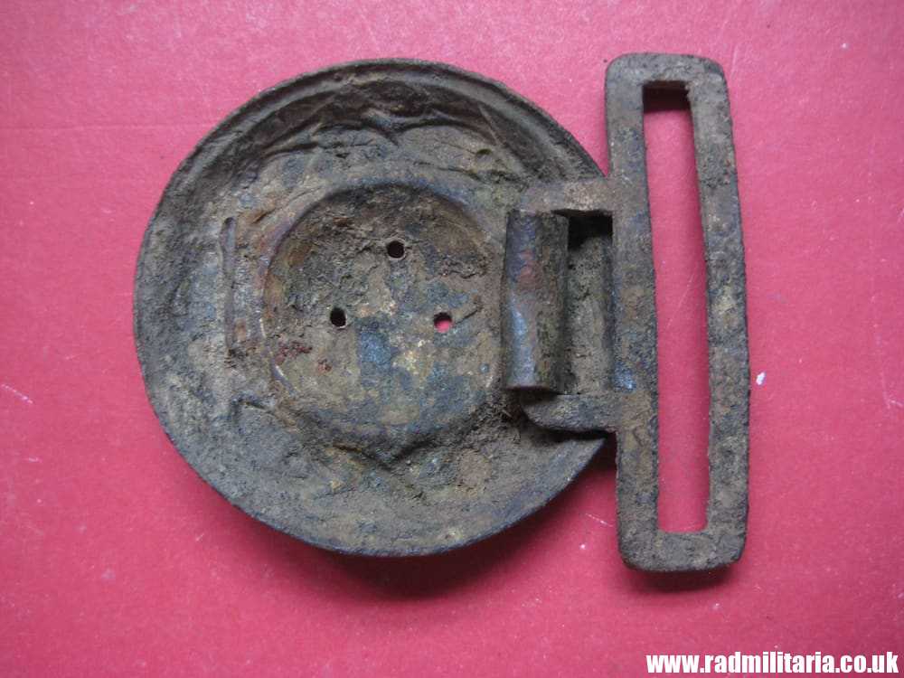 & WW1 or WW2 unknown German BELT BUCKLE badly damaged - metal detecting find. - Image 5