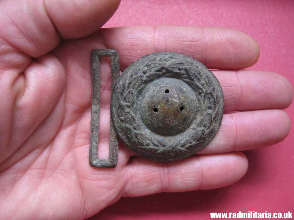 & WW1 or WW2 unknown German BELT BUCKLE badly damaged - metal detecting find. - Image 7