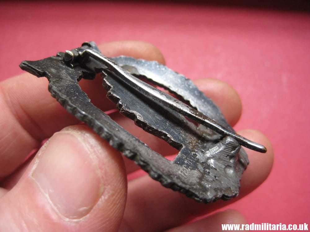 & original WW2 German KRIEGSMARINE Minensuch BADGE maker: FEC. OTTO PLACZEK BERLIN - Image 7