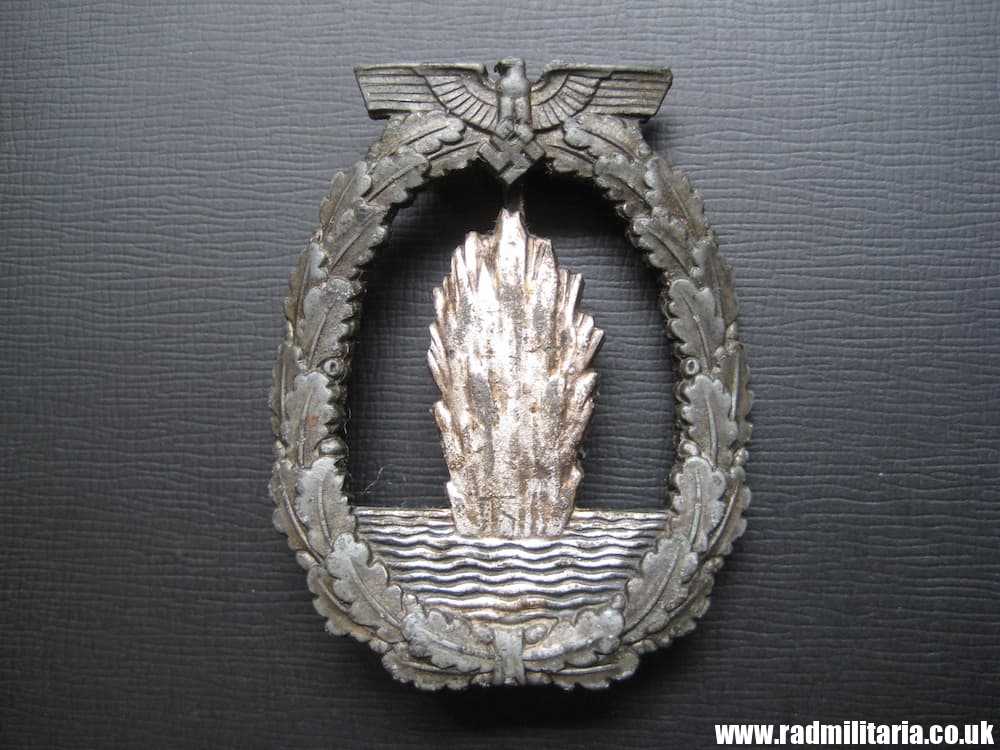 & original WW2 German KRIEGSMARINE Minensuch BADGE maker: FEC. OTTO PLACZEK BERLIN - Image 2