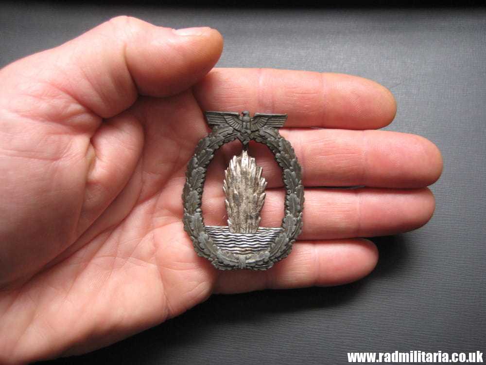 & original WW2 German KRIEGSMARINE Minensuch BADGE maker: FEC. OTTO PLACZEK BERLIN - Image 24