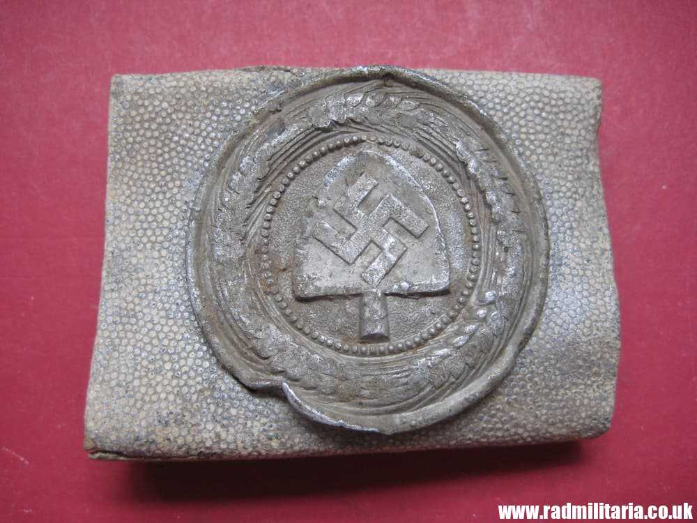 & WW2 original German RAD BELT BUCKLE zinc, poor condition - metal detecting find. - Image 2