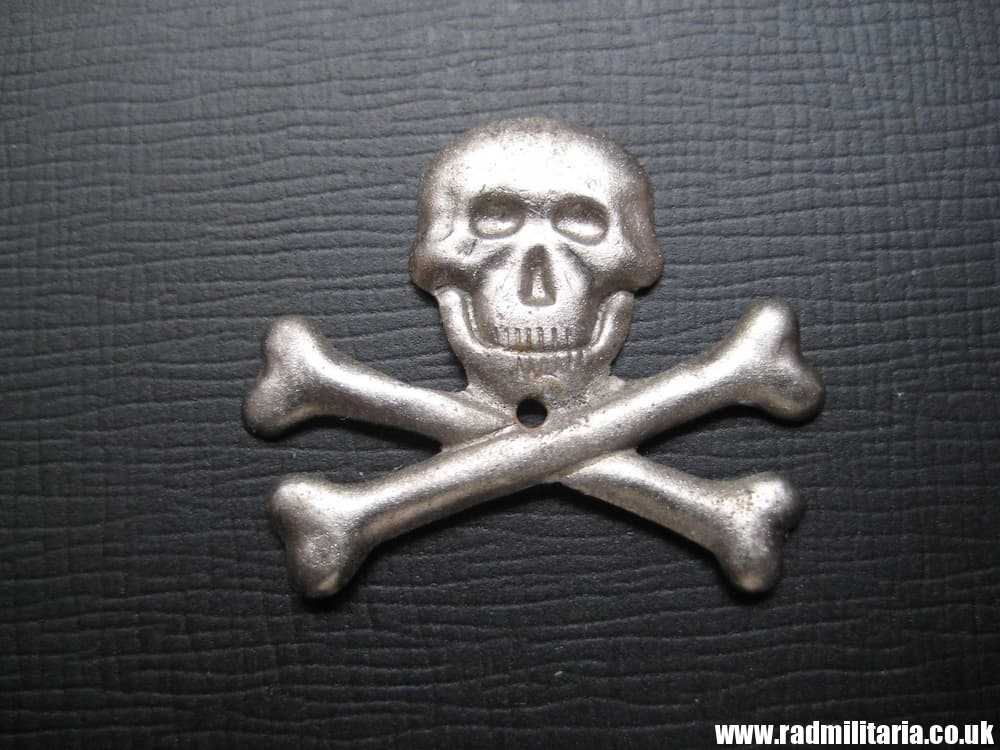 & unknown metal SKULL BADGE in good used condition. Original or fake ?