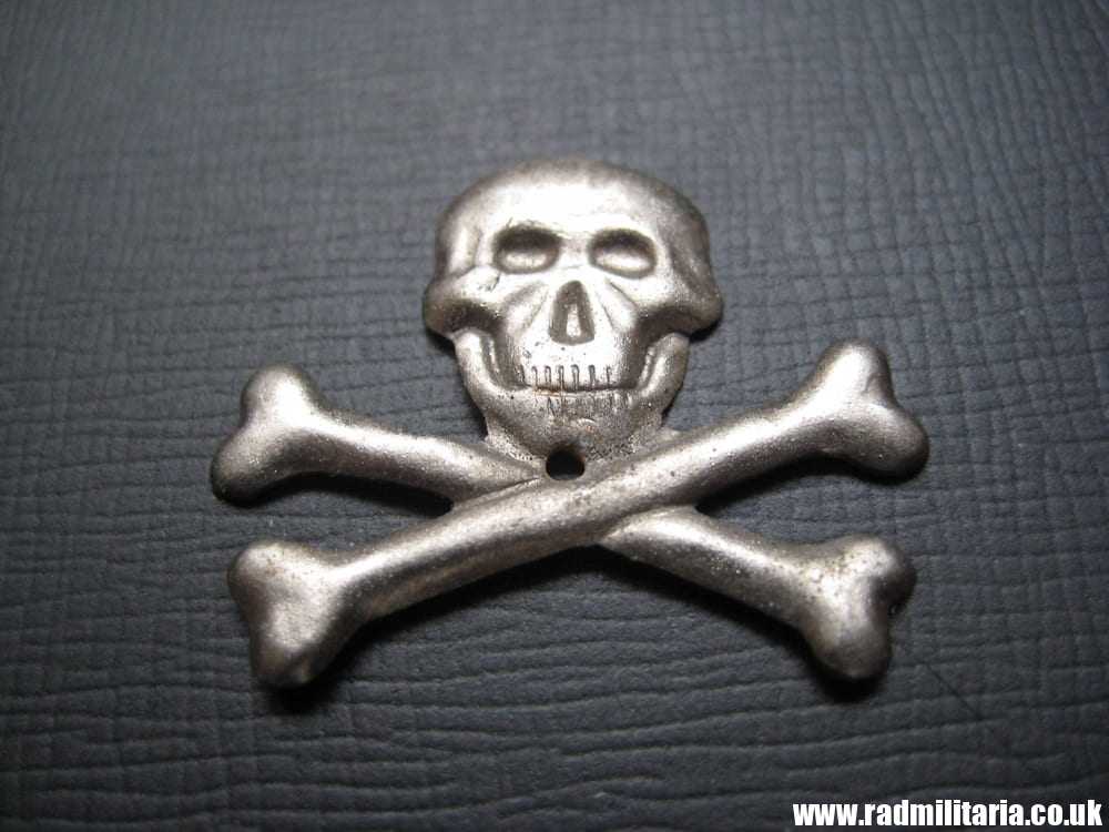 & unknown metal SKULL BADGE in good used condition. Original or fake ? - Image 2